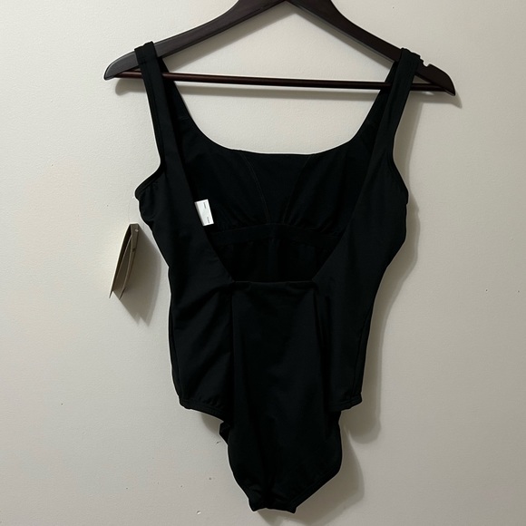 nike Essential U- Back One Piece Swimsuit - Picture 5 of 5